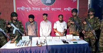 লক্ষ্মীপুরে অস্ত্র-ইয়াবাসহ ৩ যুবক আটক