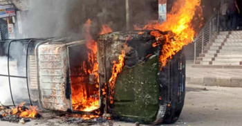 RMG workers set fire to army, police vehicles in Kachukhet