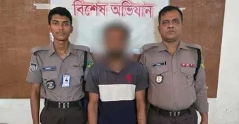 চট্টগ্রামে ফাঁকা গুলি ছুড়ে আতঙ্ক, অস্ত্রসহ যুবক গ্রেফতার