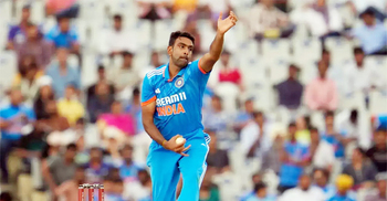 ওয়ানডে ও টি-টোয়েন্টি খেলার যোগ্য নয় অশ্বিন, কেন বললেন যুবরাজ?