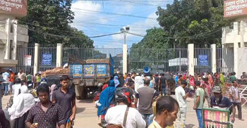 Production halts in 90 Ashulia factories amid workers' protest