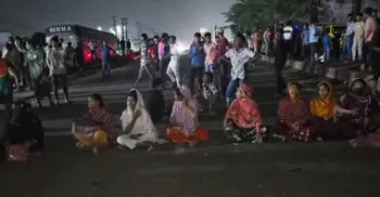 আশুলিয়ায় বকেয়া বেতনের দাবিতে সড়ক অবরোধ