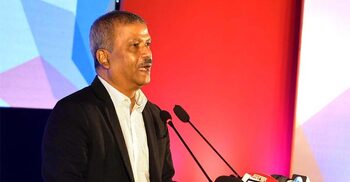 মানুষ বিরক্ত ও নিরুপায় হয়ে বিদেশে চিকিৎসা নিতে যায়: আসিফ নজরুল