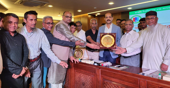 মেয়র আতিকুলকে সংবর্ধনা দিলেন জবি বিএনসিসির এক্স-ক্যাডেটরা