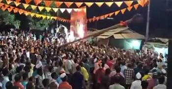 ভারতে পুলিশের সামনেই তারাবির সময় মসজিদে ‘হামলা’