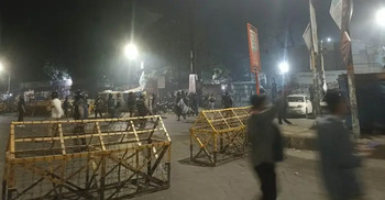 Police fire tear gas to disperse Inqilab Mancha supporters at Shahbagh