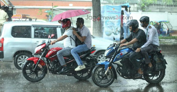 শরৎকালের বৃষ্টিতে ভিজলে কি অসুখ হয়