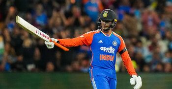 ১৩ বল খেলেই বিশ্বরেকর্ড অভিষেক শর্মার