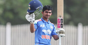 সূর্যবংশীকে ছাপিয়ে ব্যাট হাতে ঝড় অভিজ্ঞানের, করলেন ২০৯ রান