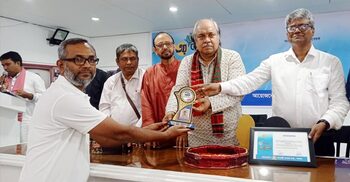 কাব্যশ্রী সাহিত্য পুরস্কার পেলেন আমিরুল বাসার