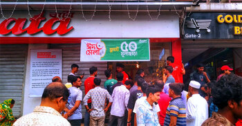 পাবনায় বাটার শো রুমে গ্লাস ভাঙচুর, আটক ৪