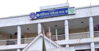 ব্রাহ্মণবাড়িয়ায় তেলবাহী লরি নিয়ন্ত্রণ হারিয়ে খাদে, হেলপার নিহত