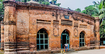 শতাব্দী প্রাচীন বাবা আদম মসজিদের ইতিহাস