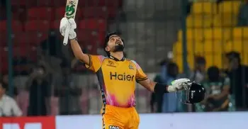 ব্যাটে রানের বন্যা, পিএসএলে বাবরের নতুন রেকর্ড