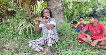 প্রেমে ব্যর্থ হয়ে হাতে বাঁশি, ২০ বছর ধরে ছড়াচ্ছেন সুরের মূর্ছনা