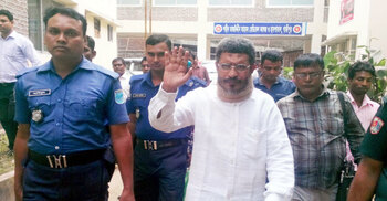 No bar to Babar's release, HC acquits all in 10-truck arms haul