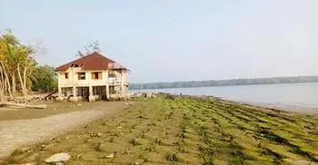 সাগরে বিলীন ব্যারাক-রেস্ট হাউস, হুমকির মুখে পর্যটনকেন্দ্র কটকা