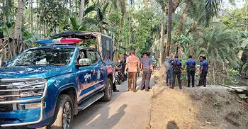 বাগেরহাটে পুলিশকে কুপিয়ে আসামি ছিনতাই