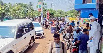 ‘কয়েক ঘণ্টার অপেক্ষা করে লাইনের একদম সামনে যাওয়ার পর শুনি তেল শেষ’