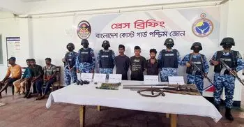 সুন্দরবনে বনদস্যুদের সঙ্গে কোস্টগার্ডের বন্দুকযুদ্ধ, আটক ৩