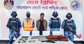 অস্ত্রসহ ‘করিম-শরীফ বাহিনী’র সদস্য আটক, গুঁড়িয়ে দেওয়া হলো আস্তানাও