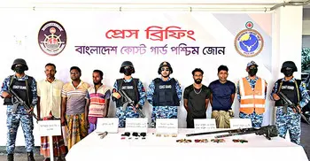 সুন্দরবন থেকে অস্ত্র-গুলিসহ দুই বনদস্যু আটক, জিম্মি ৩ জেলে উদ্ধার