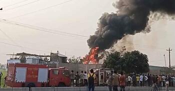 বগুড়ায় তেলের গুদামে আগুন