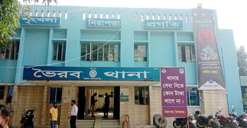 জামিন পেয়ে বাড়িতে যেতে বাধা, সংঘর্ষে আহত অর্ধশতাধিক