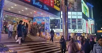 ঈদের কেনাকাটায় সরগরম বেইলি রোড