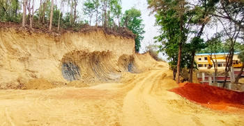 ‘সড়ক নির্মাণের’ অজুহাতে কাটা হচ্ছে পাহাড়