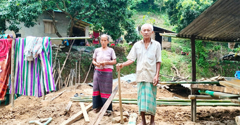 সব হারিয়ে দিশেহারা ৭১ হাজার কৃষক