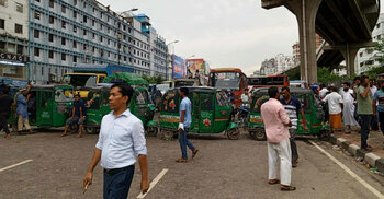 CNG-run autorickshaw drivers block Banani for 8 hours