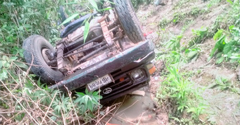 বরযাত্রীবাহী গাড়ি খাদে পড়ে যুবক নিহত, আহত ২৩