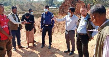 তিন ইটভাটাকে ৯ লাখ টাকা জরিমানা, ৭ হাজার ঘনফুট কাঠ জব্দ