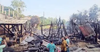 বান্দরবানে মধ্যরাতে বাজারে আগুন, ৫০ দোকান-বসতঘর পুড়ে ছাই