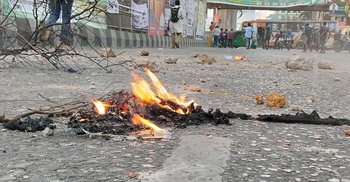 বাংলামোটরেও পুলিশের সঙ্গে ইনকিলাব মঞ্চের কর্মীদের ধাওয়া-পাল্টা ধাওয়া