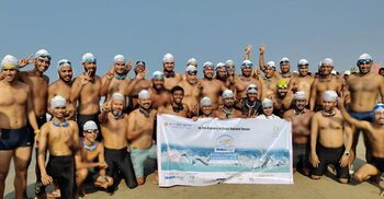 ‘বাংলা চ্যানেল’ পাড়ি দিলেন ৩৫ সাঁতারু