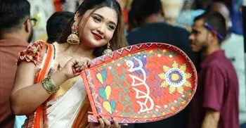 নববর্ষের রঙে মুখর দোয়েল চত্বর