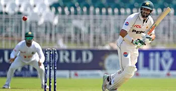 Mehidy's double restricts Pakistan to 183-5 in second Test