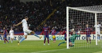 Girona stun Barca 4-2 away to restore LaLiga lead