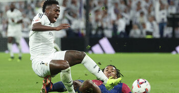 Lewandowski double as Barca shred Madrid in La Liga Clasico