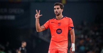 তোরেসের হ্যাটট্রিকে দাপুটে জয়ে শীর্ষেই রইলো বার্সেলোনা