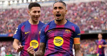 রাফিনহার হ্যাটট্রিক, শিরোপার পথে আরও এগিয়ে বার্সেলানা