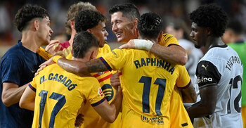 Lewandowski double as Barca come from behind to beat Valencia