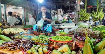 বরিশালে সবজির বাজারে স্বস্তি