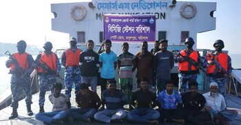 বরিশালে কোটি টাকার চোরাই কয়লা ও লাইটার জাহাজসহ আটক ১২