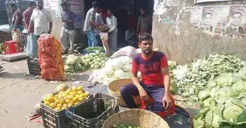 বরিশালে কমেছে কাঁচামরিচ-পেঁয়াজের দাম