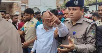 আদালতে বিচারকের সামনে বিশৃঙ্খলা, আইনজীবী সমিতির সভাপতি কারাগারে