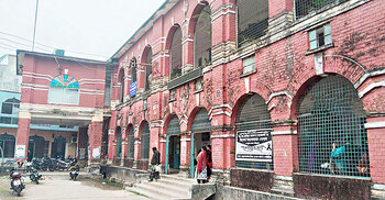 ১৮ মাসের কাজ ৪ বছরেও শেষ করতে পারেনি গণপূর্ত বিভাগ, দুর্ভোগে রোগীরা