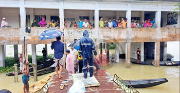 গতিপথ ঘুরে যাওয়ায় আশ্রয়কেন্দ্রে মাত্র সাড়ে ১২ হাজার মানুষ